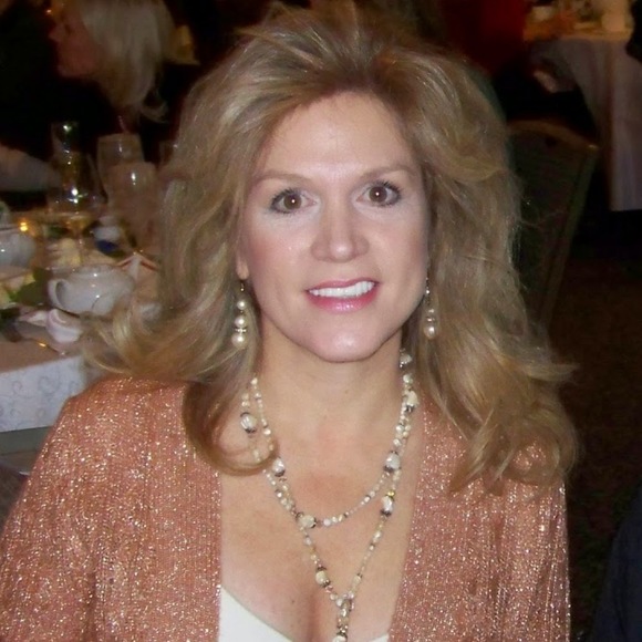 Meet your Posher, Kris - Picture 1 of 1